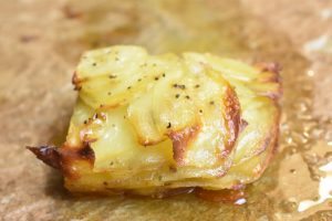 DSC_1062 • nogetiovnen.dk Pommes Anna - opskrift på fest kartofler med smør