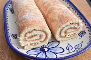 Roulade med æblemos - opskrift på æbleroulade