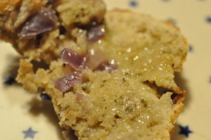 Madbrød med løg rosmarin & hvidløg - opskrift