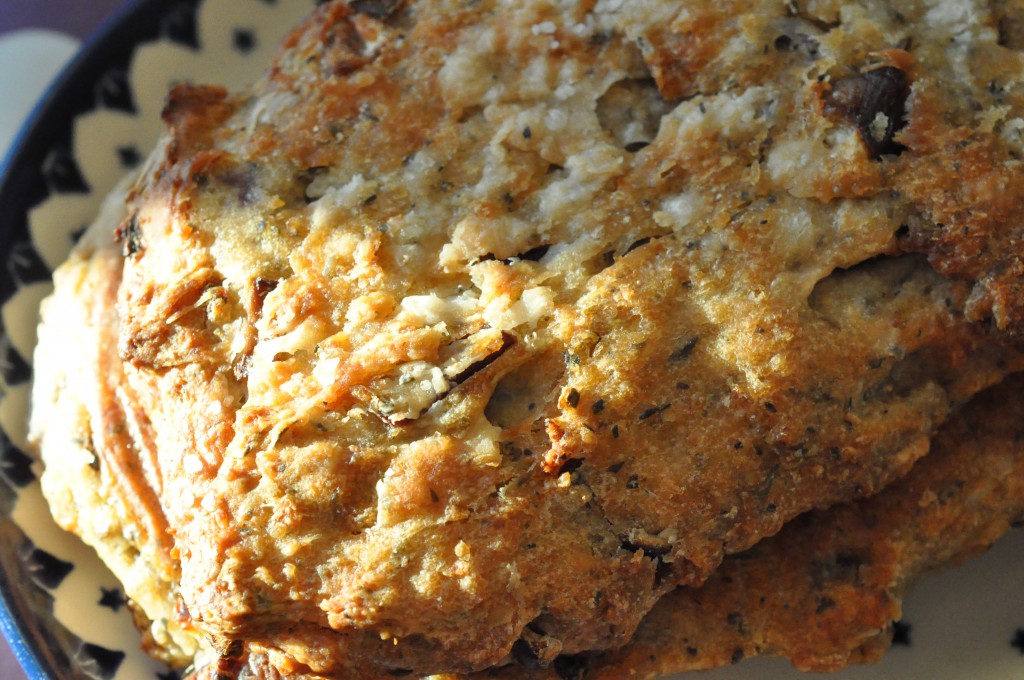 Madbrød med hvidløg, rødløg og krydderurter