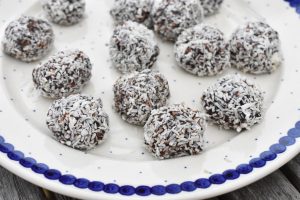 Nemme romkugler med rom og havregryn