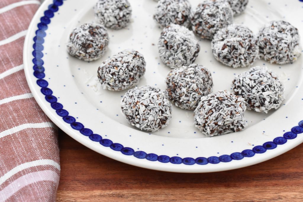 Nemme romkugler med rom og havregryn