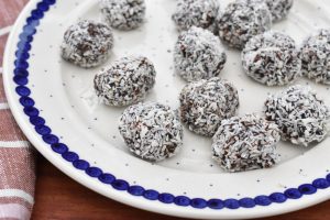 Nemme romkugler med rom og havregryn