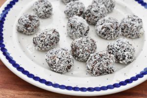 Nemme romkugler med rom og havregryn