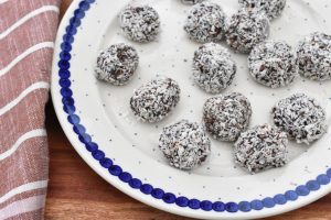 Nemme romkugler med rom og havregryn