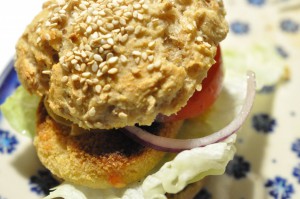 Kerneboller og brød med knækkede hvedekerner