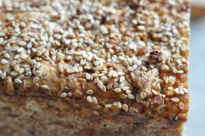 Kerneboller og brød med knækkede hvedekerner
