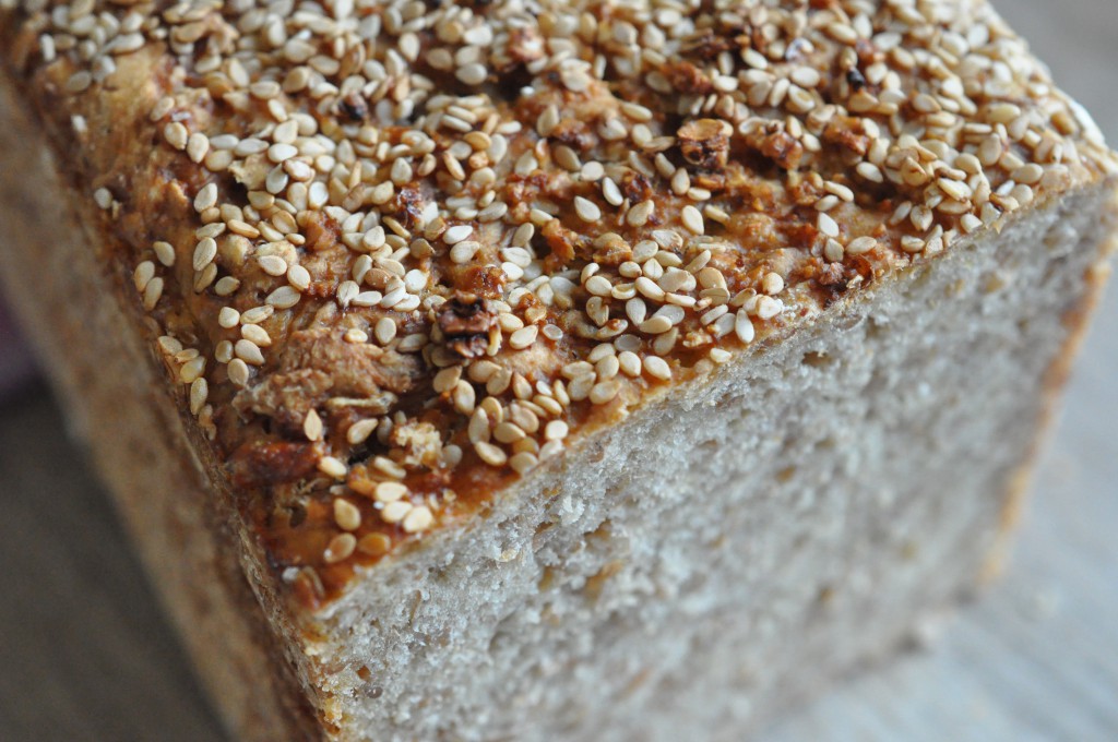 Saftige burgerboller og franskbrød med knækkede hvedekerner