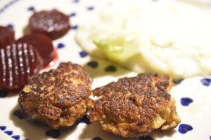 DSC_0613 • nogetiovnen.dk Stuvet spidskål og verdens bedste frikadeller