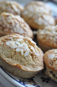 DSC_0619 • nogetiovnenstaging.com Muffins med nougat, marcipan og havregryn