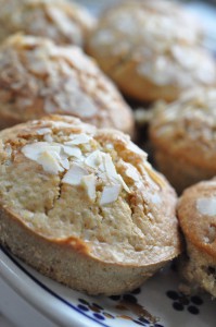 DSC_0620 • nogetiovnenstaging.com Muffins med nougat, marcipan og havregryn