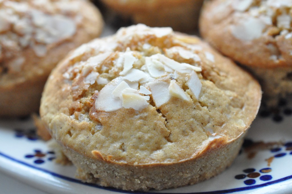Muffins med nougat, marcipan og havregryn