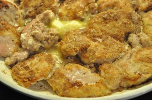 Mørbradbøf i flødesovs med løg & champignon