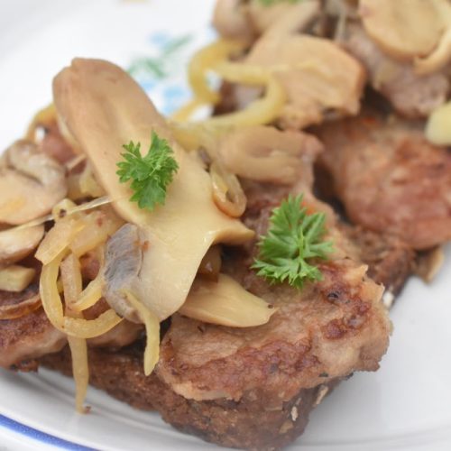 Mørbradbøffer med champignon og bløde løg