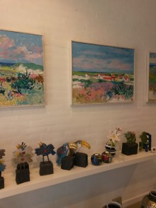 Solskin, havbrus, keramik, kage og livslykke ved Vesterhavet