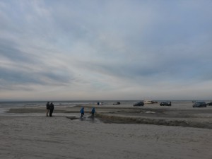 Solskin, havbrus, keramik, kage og livslykke ved Vesterhavet