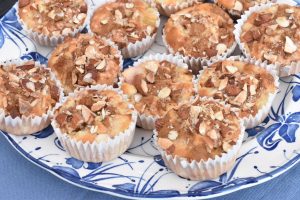 DSC_0387 • nogetiovnen.dk Æblemuffins med marcipan - lækre muffins med æbler