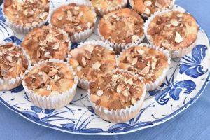 DSC_0389 • nogetiovnenstaging.com Æblemuffins med marcipan - lækre muffins med æbler