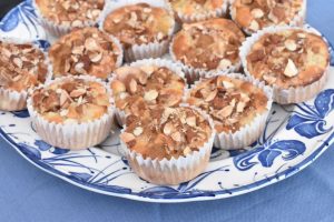 DSC_0390 • nogetiovnenstaging.com Æblemuffins med marcipan - lækre muffins med æbler