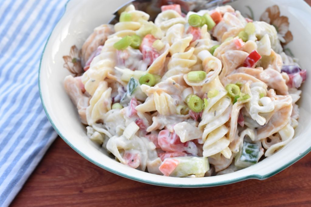 DSC_0737 • nogetiovnen.dk Pastasalat opskrift med creme fraiche dressing