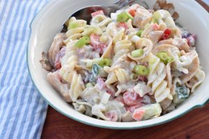 DSC_0738 • nogetiovnen.dk Pastasalat opskrift med creme fraiche dressing