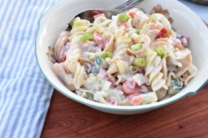 Pastasalat opskrift med creme fraiche dressing
