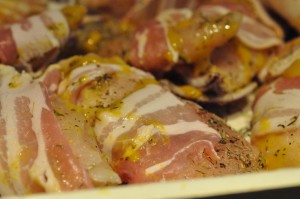 Sennepskylling i ovn med bacon & tilbehør