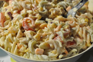 DSC_1036 • nogetiovnen.dk Pastasalat opskrift med creme fraiche dressing