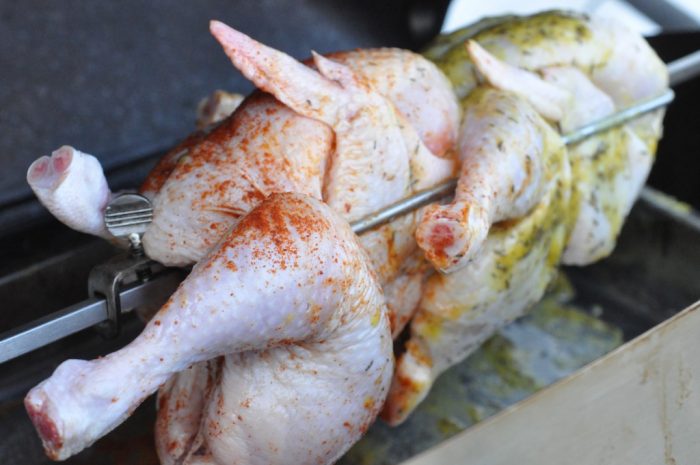 Grillkyllling på grillskyd med paprika og sennepsmarinade