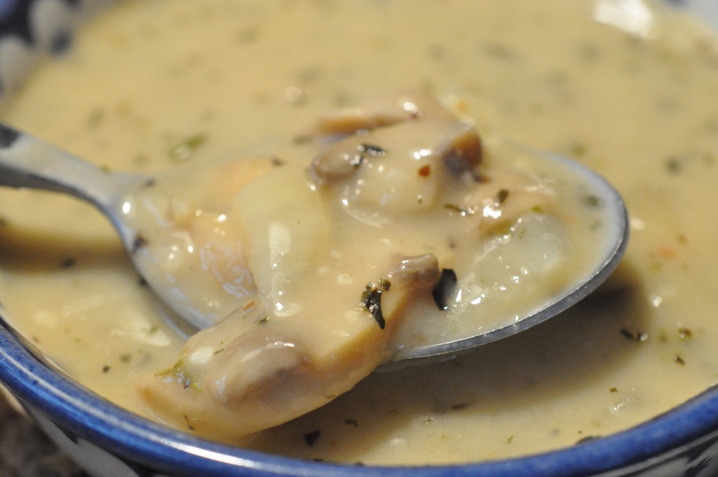 Lækker champignonsuppe med timian, flødeost og svampefond