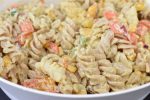 Pastasalat med karrydressing - nem opskrift
