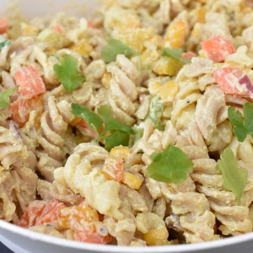 Pastasalat med karrydressing - nem opskrift
