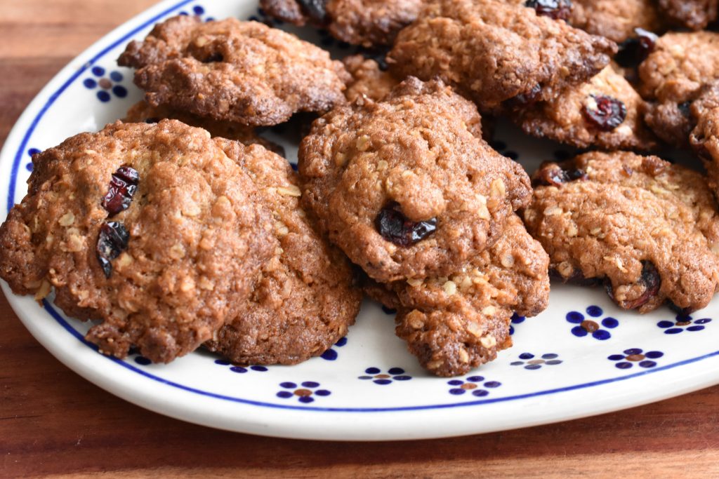 Cookies med tranebær - kager på fad