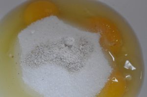 Mango kage med marcipan - lækker frugtkage