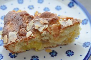 Bagenørdens yndlingskage med mango og marcipan