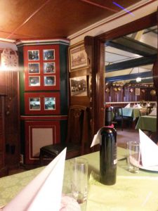 2016-06-23 18.19.22 • nogetiovnen.dk Dage med lykke, bål og æggekage på Hvidsten kro