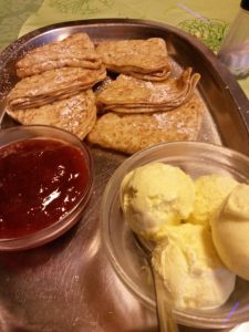 2016-06-23 19.43.44 • nogetiovnen.dk Dage med lykke, bål og æggekage på Hvidsten kro