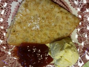 2016-06-23 19.45.12 • nogetiovnen.dk Dage med lykke, bål og æggekage på Hvidsten kro