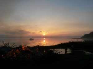 2016-06-23 21.43.10 • nogetiovnen.dk Dage med lykke, bål og æggekage på Hvidsten kro