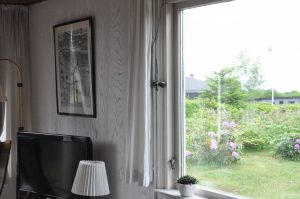 Sommerhuslykke, grill og dybblå himmel