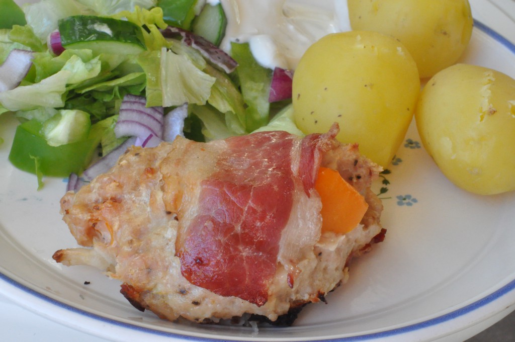 Forloren hare på grill med salat og nye kartofler