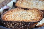 Sprød Croque Monsieur af brødrest