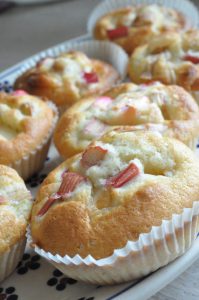 Rabarbermuffins med marcipan - nem opskrift