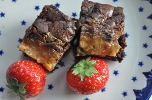 Brownie med karamel af kondenseret mælk 