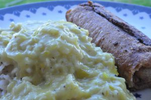 Lækker karrysauce med løg, æble og Pikantost