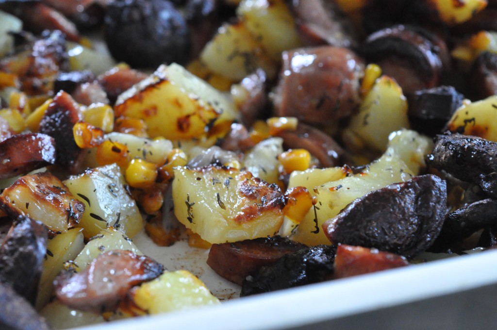 Brasede kartofler i ovn med pølser - opskrift