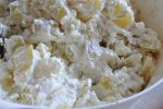 Hjemmelavet kartoffelsalat med creme fraiche og mayonnaise