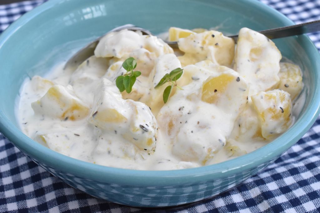 Kartoffelsalat med creme fraiche og timian