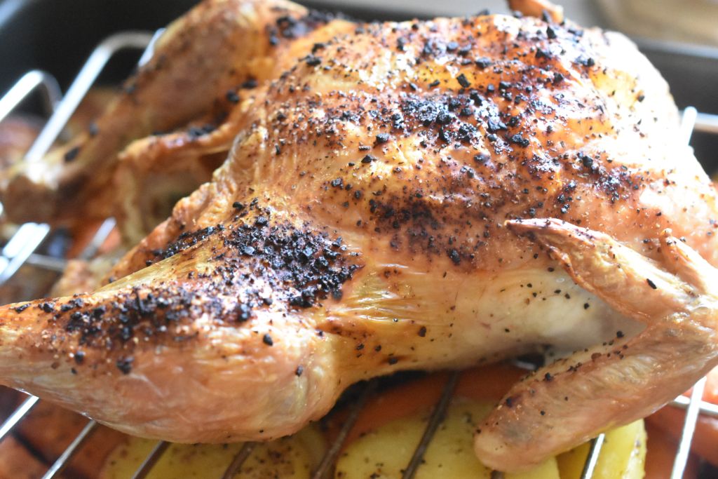 Grillkylling i ovn med lækkert tilbehør