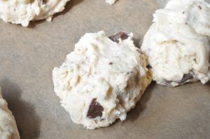 DSC_1971 • nogetiovnen.dk Scones med koldskål og chokolade - opskrift